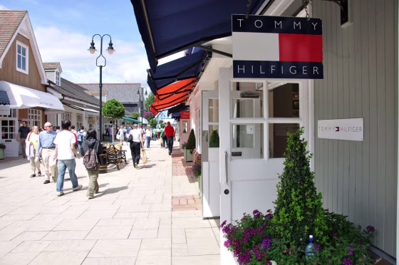 Come to the town of Oxfordshire, England&nbsp;for shopping at Bicester Village and get price cuts up to 70 percent off. 